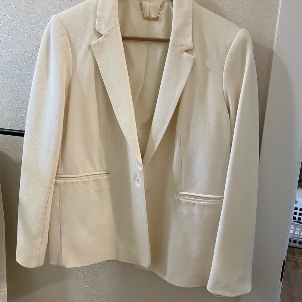 T Tahari Women's Cream Blazer
